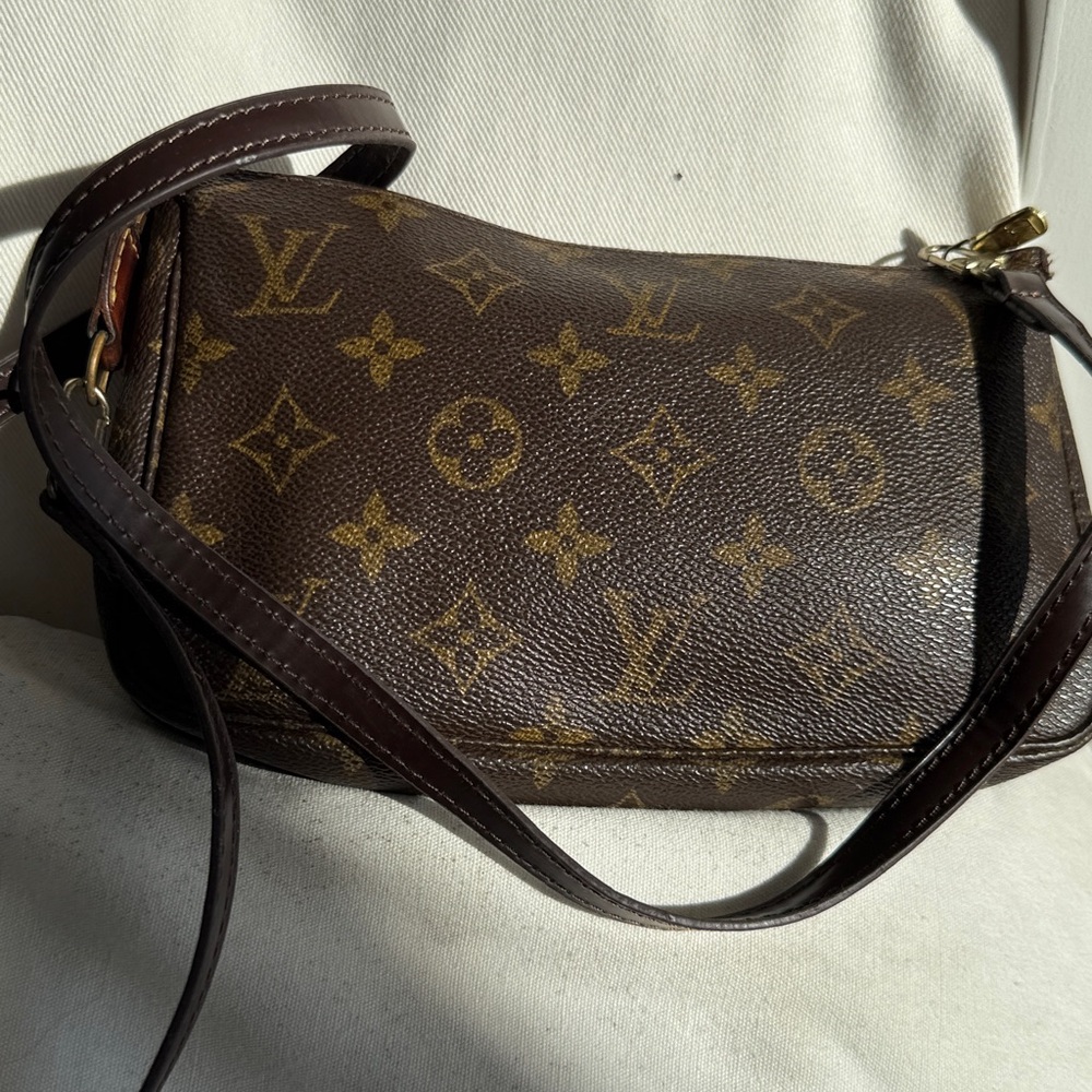 Louis Vuitton Monogram Pochette - Picture 9 of 9